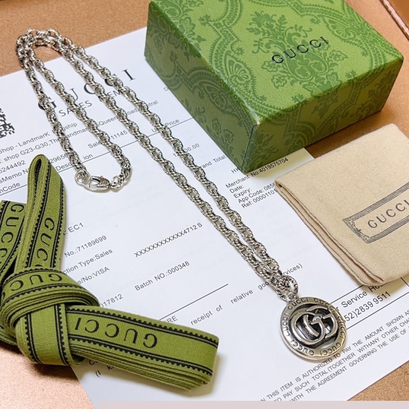 G*u*i necklaces